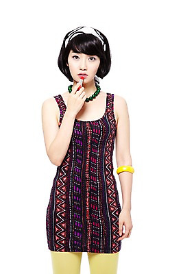 포토 JPG 스튜디오촬영 라이프스타일 옷 원피스 여자 패션 포즈 목걸이 팔찌 실내 한명 서기 들기 누끼 사람 동양인 20대 성인 앞모습 청춘 치마 민소매 화장 뷰티 유행 화장품 한국인 립스틱 머리띠 단발머리 추억 복고 바르기 레깅스 여자만 여자한명만 성인여자만 청년만 청년여자만 성인한명만 청년여자한명만 성인여자한명만 성인만 국내포토 1 헤어스타일 뷰포인트 컨셉 상의 장신구 모션 하의 인종 청년 내부 생활 파일형식