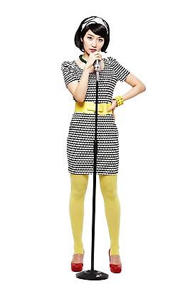 포토 JPG 스튜디오촬영 전신 라이프스타일 옷 원피스 여자 패션 음악 음향기기 허리손 포즈 목걸이 노래 팔찌 모션 실내 한명 서기 누끼 사람 동양인 20대 성인 앞모습 청춘 치마 유행 한국인 가수 벨트 춤 머리띠 단발머리 추억 하이힐 스탠드마이크 마이크 복고 디스코 복고댄스 레깅스 여자만 여자한명만 성인여자만 청년만 청년여자만 성인한명만 청년여자한명만 성인여자한명만 성인만 국내포토 1 헤어스타일 잡화 구두 뷰포인트 컨셉 장신구 하의 문화예술 인종 청년 내부 생활 전자제품 음악가 여성화 파일형식