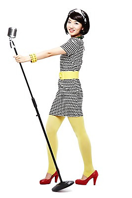 포토 JPG 스튜디오촬영 전신 라이프스타일 옷 원피스 여자 패션 음악 음향기기 포즈 목걸이 노래 팔찌 모션 실내 한명 서기 미소 웃음 누끼 사람 동양인 20대 성인 옆모습 청춘 치마 유행 한국인 가수 벨트 춤 머리띠 단발머리 추억 하이힐 스탠드마이크 마이크 복고 디스코 복고댄스 레깅스 여자만 여자한명만 성인여자만 청년만 청년여자만 성인한명만 청년여자한명만 성인여자한명만 성인만 국내포토 1 헤어스타일 잡화 구두 뷰포인트 컨셉 장신구 하의 문화예술 표정 인종 청년 내부 생활 전자제품 음악가 여성화 파일형식