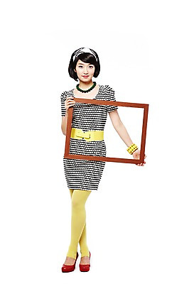 포토 JPG 스튜디오촬영 전신 라이프스타일 옷 원피스 여자 패션 포즈 목걸이 팔찌 모션 프레임 실내 액자틀 틀 한명 들기 누끼 사람 동양인 20대 성인 앞모습 청춘 치마 유행 한국인 벨트 머리띠 단발머리 추억 하이힐 복고 사진틀 레깅스 여자만 여자한명만 성인여자만 청년만 청년여자만 성인한명만 청년여자한명만 성인여자한명만 성인만 국내포토 1 헤어스타일 잡화 구두 뷰포인트 액자 컨셉 장신구 하의 인종 청년 내부 생활 여성화 파일형식