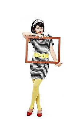 포토 JPG 스튜디오촬영 전신 라이프스타일 옷 원피스 여자 패션 포즈 목걸이 팔찌 모션 프레임 실내 액자틀 틀 한명 들기 누끼 사람 동양인 20대 성인 앞모습 청춘 치마 유행 한국인 벨트 머리띠 단발머리 추억 하이힐 복고 사진틀 레깅스 여자만 여자한명만 성인여자만 청년만 청년여자만 성인한명만 청년여자한명만 성인여자한명만 성인만 국내포토 1 헤어스타일 잡화 구두 뷰포인트 액자 컨셉 장신구 하의 인종 청년 내부 생활 여성화 파일형식