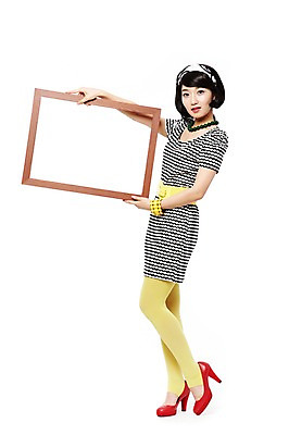 포토 JPG 스튜디오촬영 전신 라이프스타일 옷 원피스 여자 패션 포즈 목걸이 팔찌 모션 프레임 실내 액자틀 틀 한명 들기 누끼 사람 동양인 20대 성인 옆모습 청춘 치마 유행 한국인 벨트 머리띠 단발머리 추억 하이힐 복고 사진틀 레깅스 여자만 여자한명만 성인여자만 청년만 청년여자만 성인한명만 청년여자한명만 성인여자한명만 성인만 국내포토 1 헤어스타일 잡화 구두 뷰포인트 액자 컨셉 장신구 하의 인종 청년 내부 생활 여성화 파일형식