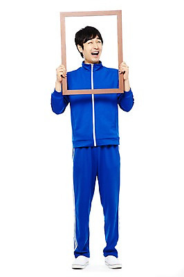 포토 JPG 스튜디오촬영 전신 라이프스타일 응시 남자 포즈 모션 프레임 실내 표정 한명 서기 웃음 들기 누끼 사람 동양인 20대 청년 성인 앞모습 운동복 청춘 한국인 유머 가난 앨범 실업자 복고 청년실업 코믹 사진틀 게으름 남자만 남자한명만 성인남자만 청년만 청년남자만 청년남자한명만 성인한명만 성인남자한명만 성인만 국내포토 1 시선 옷 감정 뷰포인트 컨셉 틀 인종 내부 생활 실업 사회이슈 파일형식