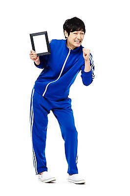 포토 JPG 스튜디오촬영 전신 라이프스타일 남자 포즈 액자 모션 프레임 실내 액자틀 한명 서기 미소 웃음 들기 누끼 사람 동양인 20대 청년 성인 앞모습 운동복 청춘 한국인 유머 가난 앨범 실업자 실업 복고 청년실업 사진틀 게으름 남자만 남자한명만 성인남자만 청년만 청년남자만 청년남자한명만 성인한명만 성인남자한명만 성인만 국내포토 1 옷 감정 뷰포인트 컨셉 비즈니스 표정 틀 인종 내부 생활 사회이슈 파일형식