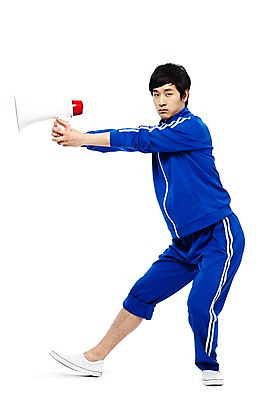 포토 JPG 스튜디오촬영 전신 라이프스타일 남자 포즈 모션 실내 한명 서기 들기 누끼 사람 동양인 20대 청년 성인 옆모습 운동복 청춘 확성기 한국인 유머 가난 실업자 실업 영화 복고 청년실업 영화감독 영화촬영 게으름 남자만 남자한명만 성인남자만 청년만 청년남자만 청년남자한명만 성인한명만 성인남자한명만 성인만 국내포토 1 옷 감정 뷰포인트 컨셉 비즈니스 문화예술 인종 내부 생활 촬영 감독 사회이슈 파일형식