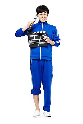 포토 JPG 스튜디오촬영 전신 라이프스타일 남자 포즈 모션 실내 한명 서기 웃음 들기 누끼 사람 동양인 20대 청년 성인 앞모습 운동복 청춘 촬영 한국인 도구 유머 클래퍼보드 가난 실업자 영화 큐 복고 청년실업 영화감독 영화촬영 게으름 남자만 남자한명만 성인남자만 청년만 청년남자만 청년남자한명만 성인한명만 성인남자한명만 성인만 국내포토 1 옷 감정 뷰포인트 컨셉 문화예술 표정 인종 내부 생활 감독 실업 사회이슈 파일형식