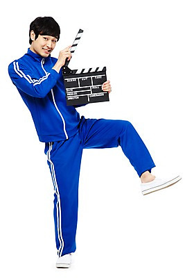 포토 JPG 스튜디오촬영 전신 라이프스타일 남자 포즈 모션 실내 한명 서기 웃음 들기 누끼 사람 동양인 20대 청년 성인 앞모습 운동복 청춘 촬영 한국인 도구 유머 클래퍼보드 가난 실업자 영화 큐 복고 청년실업 영화감독 영화촬영 게으름 남자만 남자한명만 성인남자만 청년만 청년남자만 청년남자한명만 성인한명만 성인남자한명만 성인만 국내포토 1 옷 감정 뷰포인트 컨셉 문화예술 표정 인종 내부 생활 감독 실업 사회이슈 파일형식