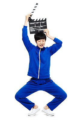 포토 JPG 스튜디오촬영 전신 라이프스타일 남자 포즈 모션 실내 한명 서기 들기 누끼 사람 동양인 20대 청년 성인 앞모습 운동복 청춘 눈감음 촬영 한국인 도구 유머 클래퍼보드 가난 실업자 영화 큐 복고 청년실업 머리위 영화감독 영화촬영 게으름 남자만 남자한명만 성인남자만 청년만 청년남자만 청년남자한명만 성인한명만 성인남자한명만 성인만 국내포토 1 옷 감정 뷰포인트 컨셉 문화예술 인종 내부 생활 감독 실업 사회이슈 파일형식