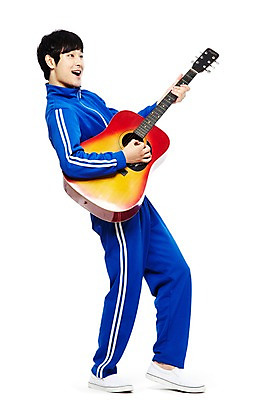 포토 JPG 스튜디오촬영 전신 라이프스타일 응시 남자 악기 포즈 연주 현악기 실내 한명 서기 웃음 들기 누끼 사람 동양인 20대 청년 성인 옆모습 운동복 청춘 한국인 기타 통기타 가난 실업자 복고 청년실업 게으름 남자만 남자한명만 성인남자만 청년만 청년남자만 청년남자한명만 성인한명만 성인남자한명만 성인만 국내포토 1 시선 옷 음악 뷰포인트 컨셉 모션 표정 인종 내부 생활 실업 사회이슈 파일형식