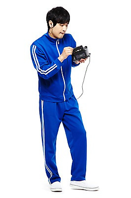 포토 JPG 스튜디오촬영 전신 라이프스타일 남자 음악 이어폰 음향기기 포즈 모션 실내 한명 서기 들기 누끼 사람 동양인 20대 청년 성인 앞모습 전자제품 운동복 청춘 음악감상 감상 듣기 한국인 카세트테이프 가난 실업자 실업 라디오 복고 청년실업 게으름 남자만 남자한명만 성인남자만 청년만 청년남자만 청년남자한명만 성인한명만 성인남자한명만 성인만 국내포토 1 옷 뷰포인트 컨셉 비즈니스 문화예술 인종 내부 생활 사회이슈 파일형식