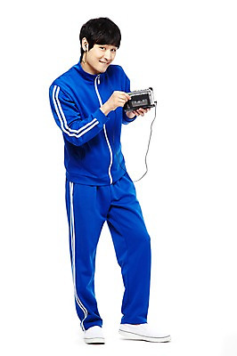 포토 JPG 스튜디오촬영 전신 라이프스타일 남자 음악 이어폰 음향기기 포즈 모션 실내 한명 서기 미소 웃음 들기 누끼 사람 동양인 20대 청년 성인 앞모습 전자제품 운동복 청춘 음악감상 감상 듣기 한국인 카세트테이프 가난 실업자 실업 라디오 복고 청년실업 게으름 남자만 남자한명만 성인남자만 청년만 청년남자만 청년남자한명만 성인한명만 성인남자한명만 성인만 국내포토 1 옷 뷰포인트 컨셉 비즈니스 문화예술 표정 인종 내부 생활 사회이슈 파일형식