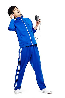 포토 JPG 스튜디오촬영 전신 라이프스타일 남자 음악 이어폰 음향기기 포즈 모션 실내 한명 서기 들기 누끼 사람 동양인 20대 청년 성인 앞모습 전자제품 운동복 청춘 눈감음 음악감상 감상 듣기 한국인 카세트테이프 가난 실업자 실업 라디오 복고 청년실업 게으름 남자만 남자한명만 성인남자만 청년만 청년남자만 청년남자한명만 성인한명만 성인남자한명만 성인만 국내포토 1 옷 뷰포인트 컨셉 비즈니스 문화예술 인종 내부 생활 사회이슈 파일형식