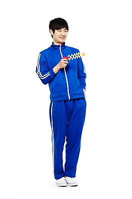 포토 JPG 스튜디오촬영 전신 라이프스타일 남자 포즈 장난 모션 놀이 실내 한명 서기 미소 웃음 들기 누끼 사람 동양인 20대 청년 성인 앞모습 운동복 청춘 장난감 놀이용품 총 한국인 유머 가난 실업자 실업 복고 청년실업 게으름 남자만 남자한명만 성인남자만 청년만 청년남자만 청년남자한명만 성인한명만 성인남자한명만 성인만 국내포토 1 옷 감정 무기 뷰포인트 컨셉 비즈니스 표정 인종 내부 생활 사회이슈 오브젝트 파일형식