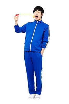 포토 JPG 스튜디오촬영 전신 라이프스타일 남자 포즈 장난 모션 놀이 실내 한명 서기 들기 누끼 사람 동양인 20대 청년 성인 앞모습 운동복 청춘 장난감 놀이용품 눈감음 놀람 총 한국인 펀치 유머 가난 실업자 실업 복고 청년실업 게으름 남자만 남자한명만 성인남자만 청년만 청년남자만 청년남자한명만 성인한명만 성인남자한명만 성인만 국내포토 1 옷 감정 무기 뷰포인트 컨셉 비즈니스 표정 인종 내부 생활 사회이슈 오브젝트 파일형식