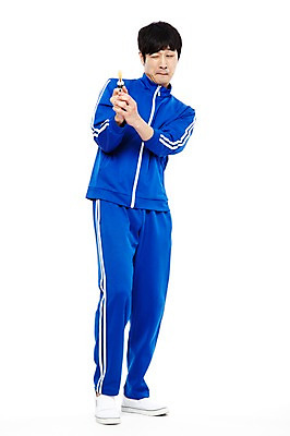 포토 JPG 스튜디오촬영 전신 라이프스타일 남자 포즈 장난 모션 놀이 실내 한명 서기 들기 누끼 사람 동양인 20대 청년 성인 앞모습 운동복 청춘 장난감 놀이용품 눈감음 총 한국인 유머 가난 실업자 실업 경계 복고 청년실업 사격 조준 경호원 게으름 총놀이 총싸움 총쏘기 남자만 남자한명만 성인남자만 청년만 청년남자만 청년남자한명만 성인한명만 성인남자한명만 성인만 국내포토 직업 1 옷 감정 무기 뷰포인트 컨셉 비즈니스 인종 내부 생활 사회이슈 오브젝트 싸움 파일형식