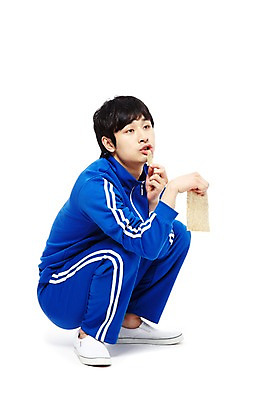 포토 JPG 스튜디오촬영 전신 라이프스타일 남자 음식 포즈 모션 디저트 실내 한명 들기 누끼 사람 앉기 동양인 20대 청년 성인 옆모습 운동복 청춘 한국인 유머 가난 실업자 실업 먹기 복고 청년실업 군것질 게으름 쥐포 남자만 남자한명만 성인남자만 청년만 청년남자만 청년남자한명만 성인한명만 성인남자한명만 성인만 국내포토 1 옷 감정 뷰포인트 컨셉 비즈니스 인종 내부 생활 사회이슈 건어물 파일형식