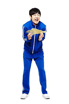 포토 JPG 스튜디오촬영 전신 라이프스타일 남자 음식 포즈 모션 디저트 실내 사탕 한명 서기 미소 웃음 들기 누끼 사람 동양인 20대 청년 성인 앞모습 운동복 청춘 한국인 유머 가난 실업자 실업 복고 청년실업 군것질 엿 게으름 물고기모양 뽑기 남자만 남자한명만 성인남자만 청년만 청년남자만 청년남자한명만 성인한명만 성인남자한명만 성인만 국내포토 1 문양 옷 감정 뷰포인트 컨셉 비즈니스 표정 인종 내부 생활 사회이슈 전통과자 파일형식