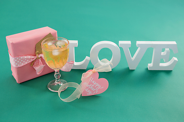 포토 JPG 해외이미지 전통 라이프스타일 알파벳 꽃 음료 분홍색 꽃무늬 텍스트 통신 엄마 아이디어 창조 선물 사랑 이벤트 사람없음 단어 상자 과자 축제 놀람 도전 하트 축하 인사 신선 메시지 우아함 스마트 상쾌 기회 향기 녹색배경 돌봄 어머니의날 해외202105 해외포토 모양 식물 문자 영어 기념일 감정 컬러 백그라운드 컨셉 무늬 가족 모션 디저트 표정 생활 초록색 예절 냄새 미국문화 파일형식