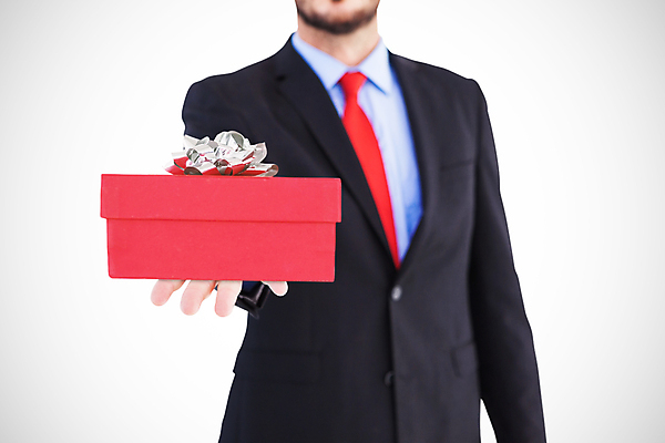 포토 JPG 해외이미지 백인 직업 손 남자 행복 무기 크리스마스 생각 인터넷 비즈니스 텍스트 관리 선물 한명 미소 정장 손짓 성인 빨간색 30대 노트북 컴퓨터 쇼핑백 공책 가리킴 타이핑 인사 잡기 비즈니스맨 메시지 황금 고급 우아함 무선전화기 활 전자 온라인쇼핑 보여주기 배려 용돈 스타일 해외202105 해외포토 서양인 1 옷 기념일 감정 컬러 컨셉 가방 모션 문구용품 표정 사람 신체부위 장년 전자제품 쇼핑 예절 직장인 전화기 온라인 파일형식