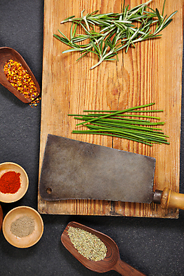 포토 JPG 해외이미지 도마 요리 사람없음 목재 금속 숟가락 신선 양념 사발 칼 맛 가루 자르기 향신료 준비 질감 날카로움 목판 생식 해외202105 해외포토 나무 컨셉 재료 모션 재질 주방용품 수저 사기그릇 향미료 파일형식