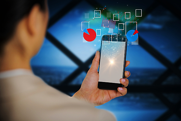 포토 JPG 해외이미지 스튜디오촬영 직업 응시 여자 행복 인터넷 회사 비즈니스 사업가 통신 창문 표시 무선통신 그래프 미래 아이디어 기술 그림자 앉기 성인 사람없음 건물 컴퓨터그래픽 빨간색 30대 파란색 스마트폰 핸드폰 도시풍경 사무실 디지털 스크린 고층빌딩 웹 중국 공백 방 흰색 기록 잡기 도시 비즈니스우먼 연결 집중 흰배경 그림 스카이라인 경영 정중 터치스크린 카피스페이스 접근 해외202105 해외포토 건축물 시선 감정 아시아 컬러 백그라운드 컨셉 모션 실내 사람 풍경 빌딩 그래픽 장년 전자제품 스마트기기 직장인 파일형식