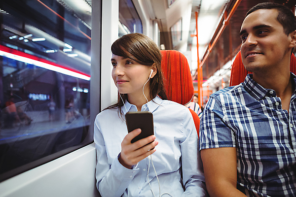 포토 JPG 해외이미지 직업 전통 라이프스타일 응시 행복 문화 음악 여행 회사 비즈니스 사업가 통신 창문 교통시설 유리 성공 무선통신 함께함 창조 사람없음 캐주얼 스마트폰 핸드폰 스크린 헤드폰 기쁨 듣기 기차 투명 연결 대표 출장 출퇴근 객실 돌봄 지능 해외202105 해외포토 시선 옷 감정 육상교통 음향기기 교통 컨셉 모션 재질 문화예술 대중교통 생활 전자제품 스마트기기 시설 파일형식