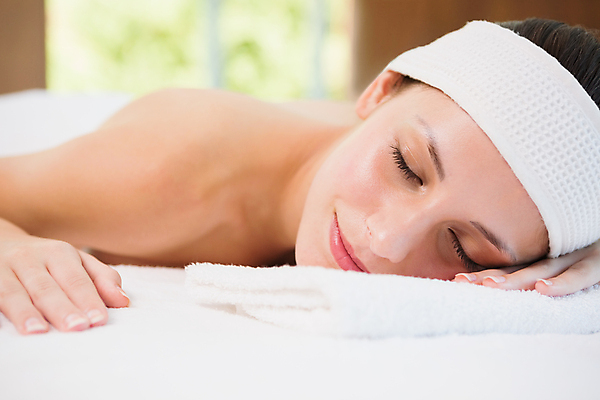 포토 JPG 해외이미지 백인 라이프스타일 여자 여유 엎드리기 휴식 실내 한명 상반신 성인 스파 마사지 머리띠 테라피 성인여자한명만 해외202105 해외포토 서양인 1 감정 컨셉 장신구 모션 사람 내부 생활 뷰티 여자한명만 성인여자만 파일형식