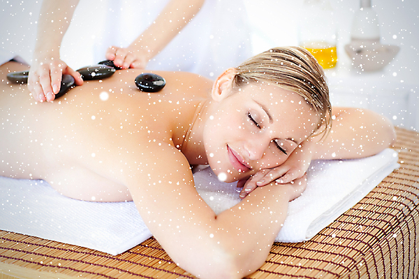 포토 JPG 해외이미지 백인 라이프스타일 손 웰빙 여자 엎드리기 휴식 한명 사람 상반신 20대 성인 신체부위 수건 스파 마사지 휴양지 성인여자한명만 해외202105 해외포토 서양인 1 컨셉 모션 청년 생활 위생용품 장소 여자한명만 성인여자만 파일형식