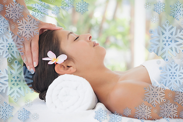 포토 JPG 해외이미지 라이프스타일 손 여자 행복 휴식 갈색머리 한명 미소 상반신 20대 성인 신체부위 눕기 스파 마사지 지압 마사지사 성인여자한명만 해외202105 해외포토 직업 1 헤어스타일 감정 컨셉 모션 표정 사람 청년 생활 여자한명만 성인여자만 파일형식