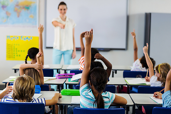 포토 JPG 해외이미지 백인 직업 학생 여학생 여자 교육 남자 어린이 남학생 교실 학교 청소년 수업 실내 초등학교 서기 앉기 손짓 소년 20대 사람없음 캐주얼 학습 손들기 검은색 교사 중국 유치원 가리킴 가르침 화이트보드 개발 초보 혼혈 해외202105 해외포토 서양인 옷 아시아 컬러 모션 사람 청년 내부 다문화 파일형식