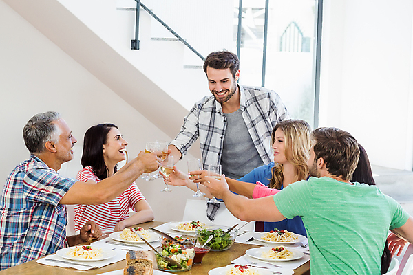 포토 JPG 해외이미지 백인 라이프스타일 접시 커플 여자 남자 행복 음료 음식 중년 50대 채소 와인잔 가정 관계 청소년 유리 아파트 주택 갈색머리 함께함 사랑 미소 앉기 여러명 20대 성인 캐주얼 30대 금발 식당 와인 식사 우정 낭만 축하 알코올 잡기 사발 결합 상쾌 축배 정확 해외202105 해외포토 서양인 헤어스타일 식기 옷 감정 다수 컨셉 술잔 모션 재질 주류 표정 사람 청년 건물 생활 장년 친구 상점 사기그릇 파일형식