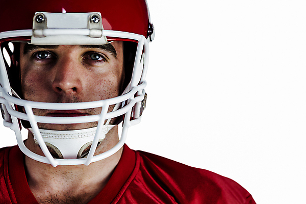 포토 JPG 해외이미지 백인 남자 스포츠 청소년 축구선수 한명 20대 빨간색 운동복 힘 찡그림 헬멧 결심 집중 흰배경 근육질 고립 심각 쿼터백 페이스페인팅 해외202105 해외포토 서양인 1 옷 컬러 백그라운드 컨셉 근육 운동선수 표정 사람 청년 축구 흰색 보호장비 몸매 파일형식