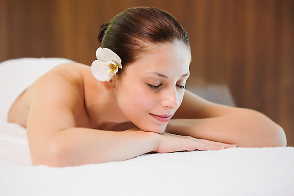 포토 JPG 해외이미지 백인 라이프스타일 여자 꽃 여유 엎드리기 휴식 실내 한명 상반신 성인 스파 마사지 테라피 성인여자한명만 해외202105 해외포토 서양인 식물 1 감정 컨셉 모션 사람 내부 생활 뷰티 여자한명만 성인여자만 파일형식