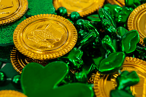 포토 JPG 해외이미지 무료이미지 전통 라이프스타일 문화 컨셉 잎 돈 목걸이 장신구 성공 휴가 아이디어 함께함 창조 사람없음 초록색 스크린 초콜릿 동전 축제 희망 행운 재산 황금 성자 클로버 토끼풀 심볼 아일랜드 돌봄 지능 해외202105 해외포토 식물 감정 유럽 종교 컬러 모션 디저트 생활 금융 파일형식 무료콘텐츠