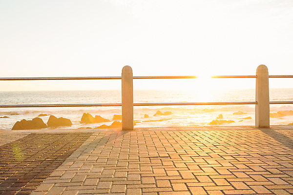 포토 JPG 해외이미지 라이프스타일 바다 하늘 휴가 사람없음 야외 햇빛 항구 맑음 산책로 주말 해외202105 해외포토 길 교통시설 날씨 생활 태양 파일형식