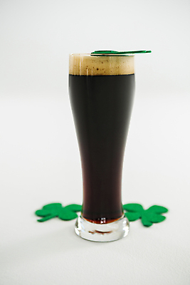 포토 JPG 해외이미지 무료이미지 전통 라이프스타일 문화 음료 컨셉 잎 성공 휴가 아이디어 맥주 함께함 창조 사람없음 초록색 파티 쌓기 스크린 축제 거품 축하 알코올 행운 재산 성자 클로버 토끼풀 심볼 상쾌 브런치 아일랜드 돌봄 지능 해외202105 해외포토 식물 감정 유럽 종교 컬러 모션 주류 이벤트 생활 금융 식사 파일형식 무료콘텐츠