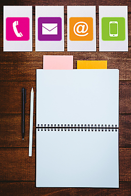 포토 JPG 해외이미지 아이콘 통신 탁자 사람없음 목재 스마트폰 컴퓨터 연필 펜 다이어리 공백 흰색 이메일 어플리케이션 책상 해외202105 해외포토 나무 컬러 가구 재료 학용품 전자제품 핸드폰 스마트기기 필기구 사무용품 파일형식