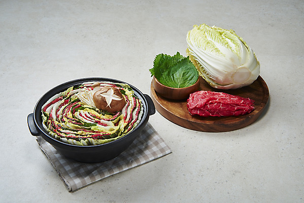 포토 JPG 스튜디오촬영 음식 식재료 회색배경 실내 요리 사람없음 버섯 소고기 식탁보 배추 뚝배기 담기 깻잎 샤브샤브 나무그릇 밀푀유나베 국내포토 그릇 백그라운드 채소 모션 육류 내부 목재 회색 나베 파일형식