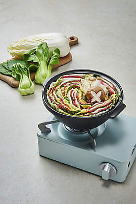 포토 JPG 스튜디오촬영 음식 식재료 회색배경 실내 요리 사람없음 버섯 버너 배추 뚝배기 담기 청경채 샤브샤브 나무도마 밀푀유나베 국내포토 백그라운드 채소 모션 도마 내부 목재 회색 나베 파일형식