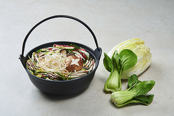 포토 JPG 스튜디오촬영 음식 식재료 회색배경 실내 요리 사람없음 버섯 배추 담기 청경채 샤브샤브 숙주나물 전골냄비 밀푀유나베 국내포토 백그라운드 채소 모션 내부 회색 냄비 나물 나베 파일형식