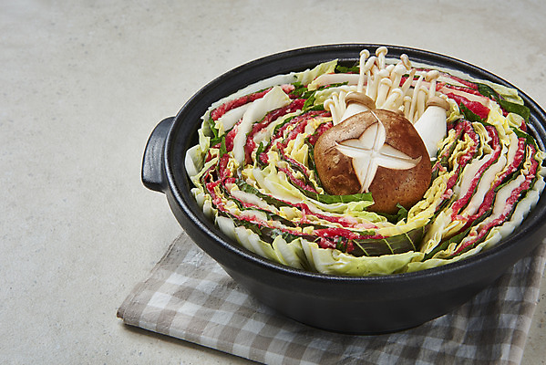 포토 JPG 스튜디오촬영 음식 식재료 회색배경 실내 요리 사람없음 버섯 식탁보 뚝배기 담기 샤브샤브 밀푀유나베 국내포토 백그라운드 모션 내부 회색 나베 파일형식