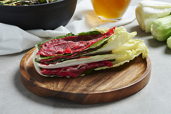 포토 JPG 스튜디오촬영 음식 식재료 회색배경 실내 요리 사람없음 쌓기 소고기 천 배추 뚝배기 청경채 샤브샤브 육수 나무받침 밀푀유나베 국내포토 백그라운드 채소 모션 육류 내부 목재 회색 직물 받침대 나베 파일형식