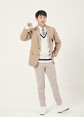 포토 JPG 스튜디오촬영 전신 학생 남자 교복 허리손 청소년 고등학생 실내 한명 서기 앞모습 10대 한국인 가리킴 십대남자한명만 베이지색배경 남고생 국내포토 1 옷 뷰포인트 포즈 백그라운드 모션 사람 동양인 손짓 내부 베이지색 남자한명만 십대남자만 파일형식