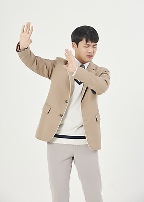 포토 JPG 스튜디오촬영 학생 남자 교복 청소년 고등학생 실내 한명 상반신 앞모습 10대 눈감음 한국인 수비 찡그림 흰배경 손뻗기 십대남자한명만 남고생 불편함 국내포토 1 옷 뷰포인트 백그라운드 모션 표정 사람 동양인 내부 흰색 감각 남자한명만 십대남자만 파일형식