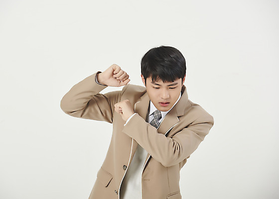 포토 JPG 스튜디오촬영 학생 남자 교복 청소년 고등학생 실내 한명 상반신 앞모습 10대 주먹 한국인 수비 보호 흰배경 십대남자한명만 남고생 불편함 국내포토 1 옷 뷰포인트 백그라운드 컨셉 모션 사람 동양인 내부 흰색 감각 남자한명만 십대남자만 파일형식