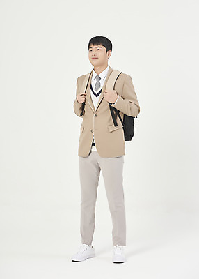 포토 JPG 스튜디오촬영 전신 학생 남자 교복 청소년 고등학생 책가방 실내 한명 서기 미소 앞모습 10대 한국인 잡기 흰배경 매기 십대남자한명만 남고생 국내포토 1 옷 뷰포인트 백그라운드 가방 모션 표정 사람 동양인 내부 흰색 남자한명만 십대남자만 파일형식