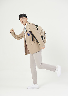포토 JPG 스튜디오촬영 전신 학생 응시 남자 교복 청소년 고등학생 책가방 실내 한명 서기 미소 옆모습 10대 달리기 한국인 흰배경 다리들기 십대남자한명만 남고생 국내포토 1 시선 옷 뷰포인트 백그라운드 가방 모션 표정 사람 동양인 내부 흰색 남자한명만 십대남자만 파일형식