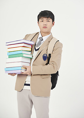 포토 JPG 스튜디오촬영 학생 남자 교복 청소년 고등학생 책가방 실내 한명 들기 상반신 앞모습 10대 책 한국인 찡그림 흰배경 무거움 십대남자한명만 남고생 국내포토 1 옷 뷰포인트 백그라운드 가방 모션 표정 사람 동양인 내부 흰색 무게 남자한명만 십대남자만 파일형식
