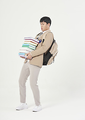 포토 JPG 스튜디오촬영 전신 학생 남자 교복 청소년 고등학생 책가방 실내 한명 서기 들기 옆모습 10대 책 한국인 흰배경 무거움 십대남자한명만 남고생 국내포토 1 옷 뷰포인트 백그라운드 가방 모션 사람 동양인 내부 흰색 무게 남자한명만 십대남자만 파일형식