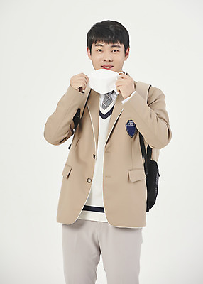 포토 JPG 스튜디오촬영 학생 남자 교복 청소년 고등학생 책가방 실내 마스크 한명 들기 상반신 앞모습 10대 한국인 벗기 흰배경 십대남자한명만 남고생 코로나바이러스 노마스크 국내포토 1 옷 뷰포인트 백그라운드 가방 모션 사람 동양인 내부 흰색 바이러스 사회이슈 남자한명만 십대남자만 파일형식